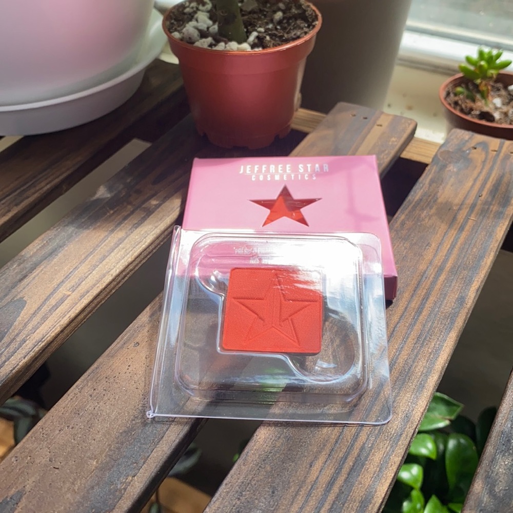 🆕$3 in Bundle🦋 Jeffree Star Single Shadow in Suck
